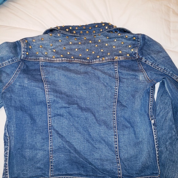 36 point 5 denim Jacket with gold hardware - Picture 2 of 4